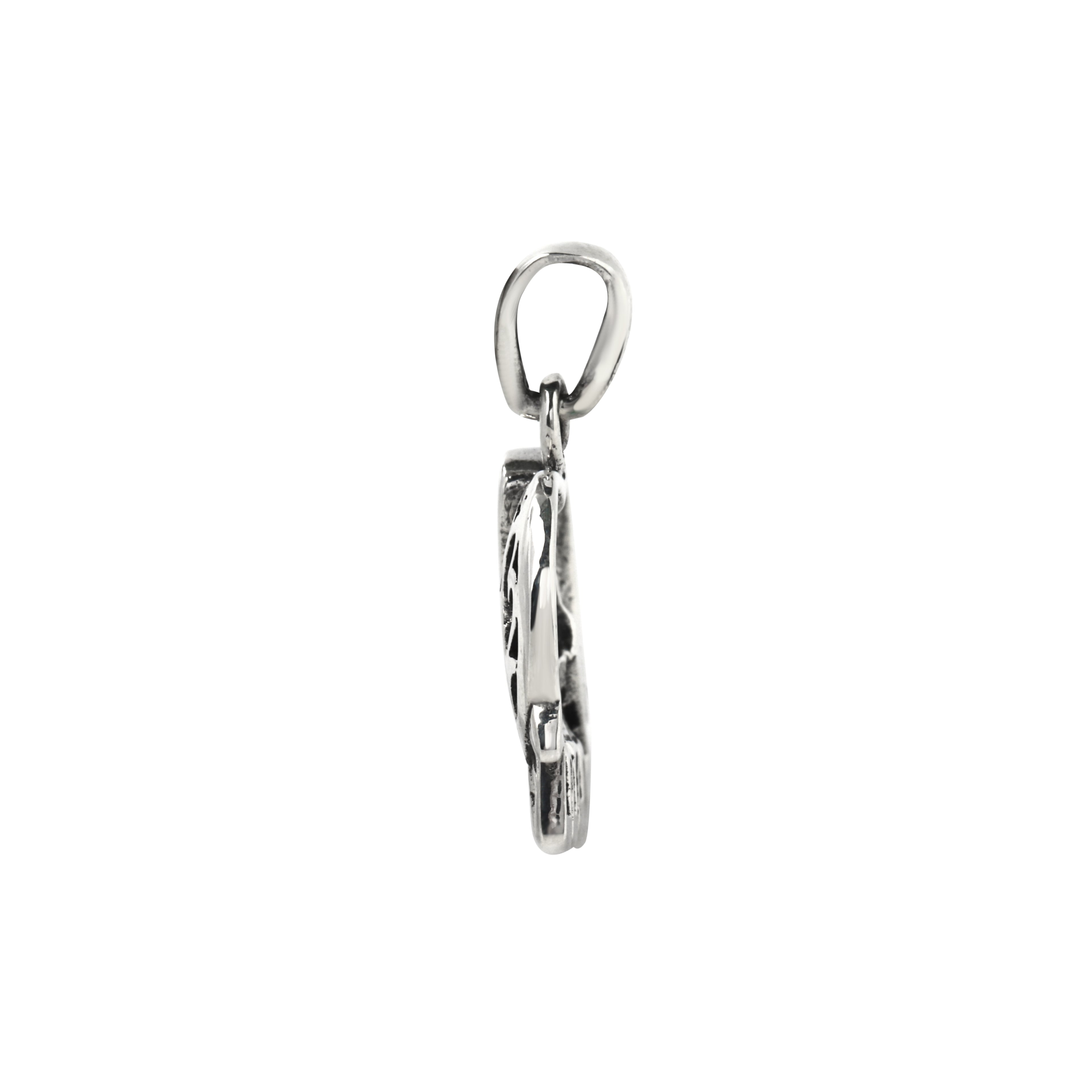 Women’s silver elephant pendant handcrafted in Thailand