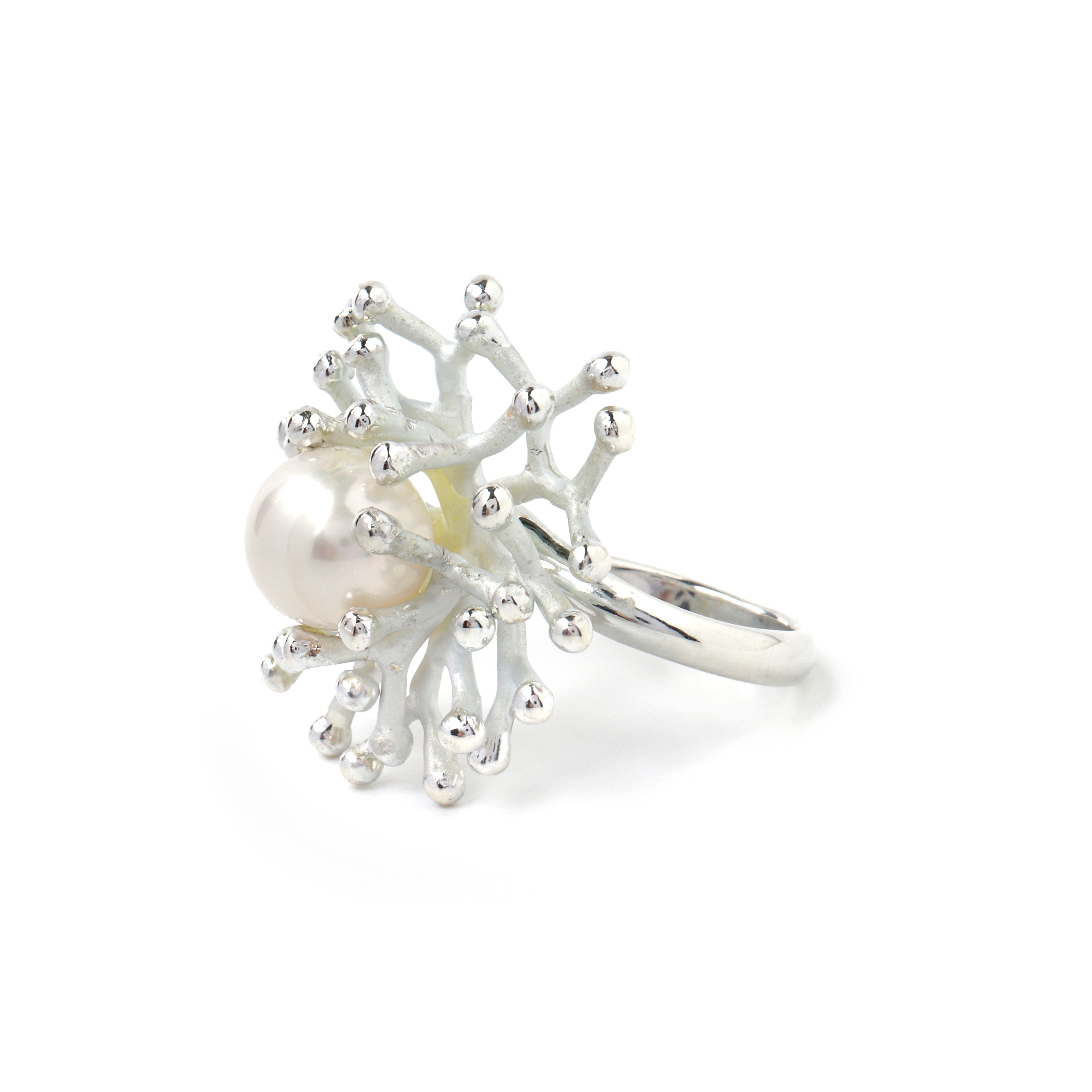 Elegant pearl ring for women in polished silver
