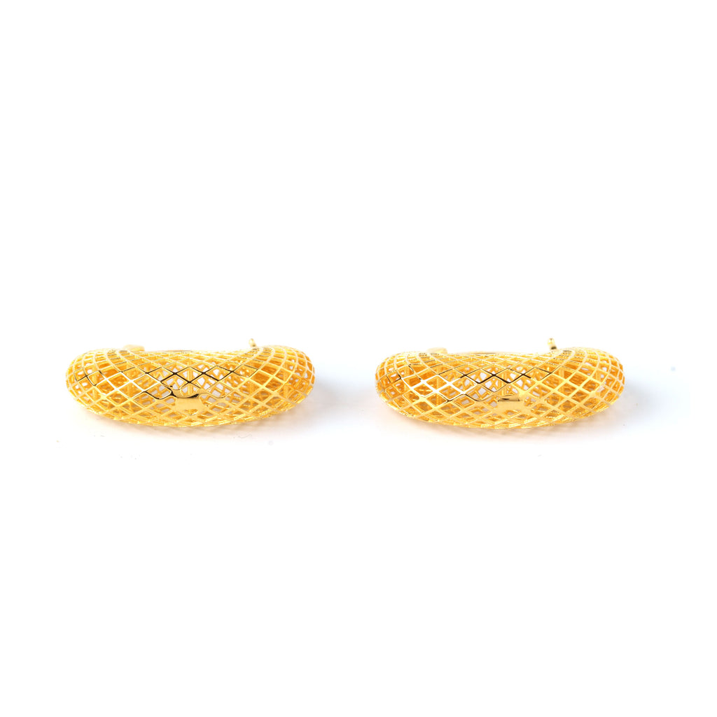 Detailed honeycomb mesh texture on 925 sterling silver hoop earrings