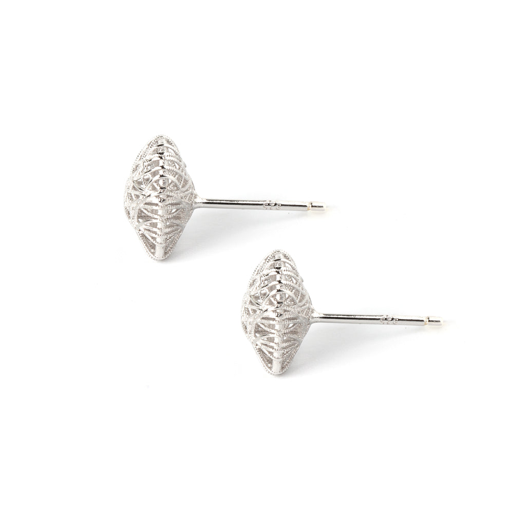 Close-up of woven heart earrings in sterling silver 925 showing intricate texture and modern craftsmanship
