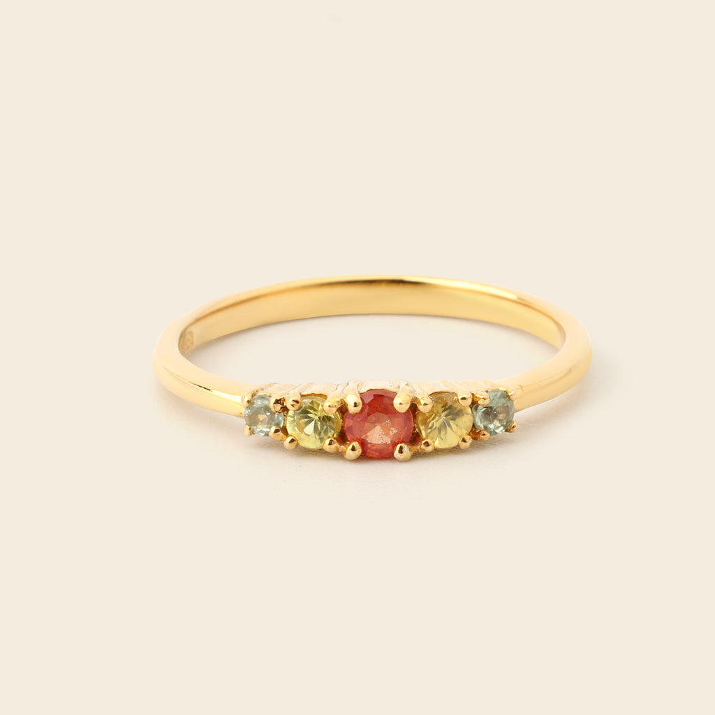 Round multicolor sapphire band ring in gold — detail view