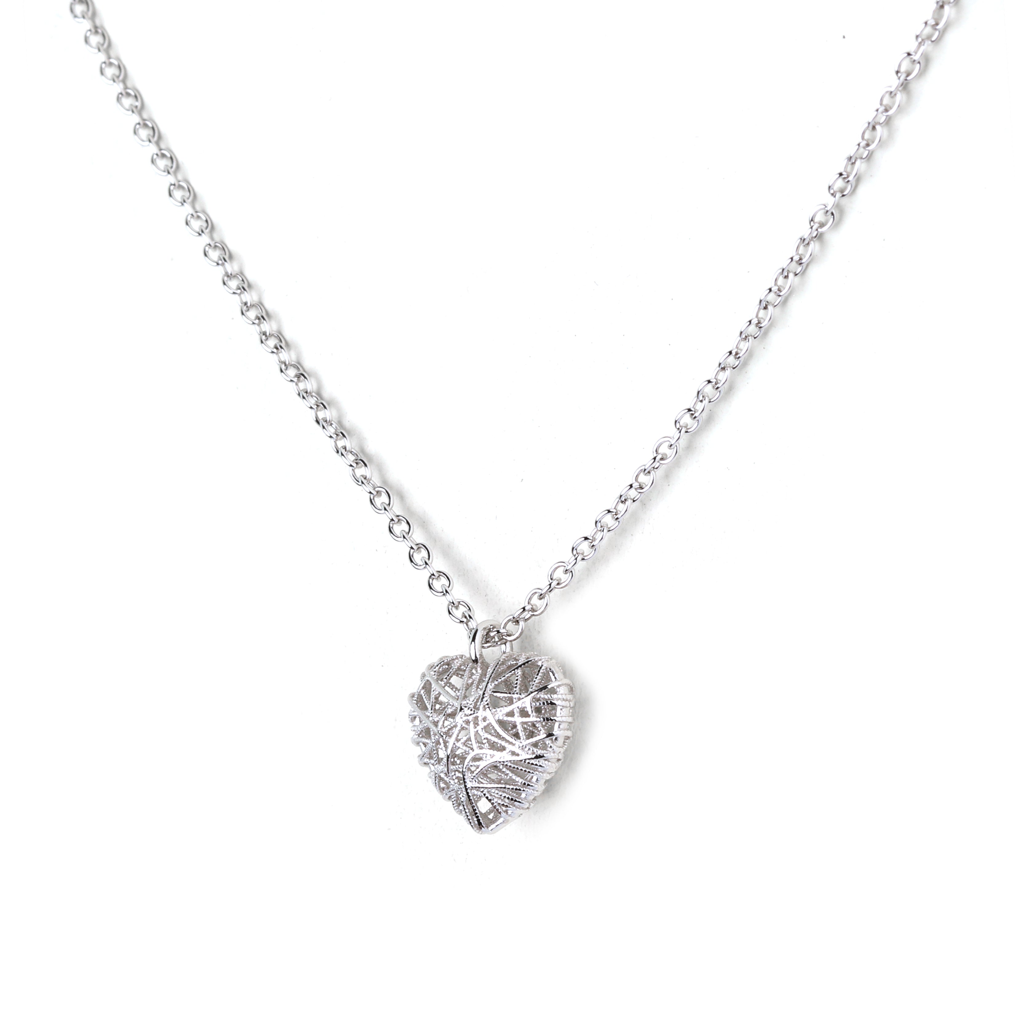Detailed view of leaf-inspired heart pendant in 925 sterling silver with fine chain
