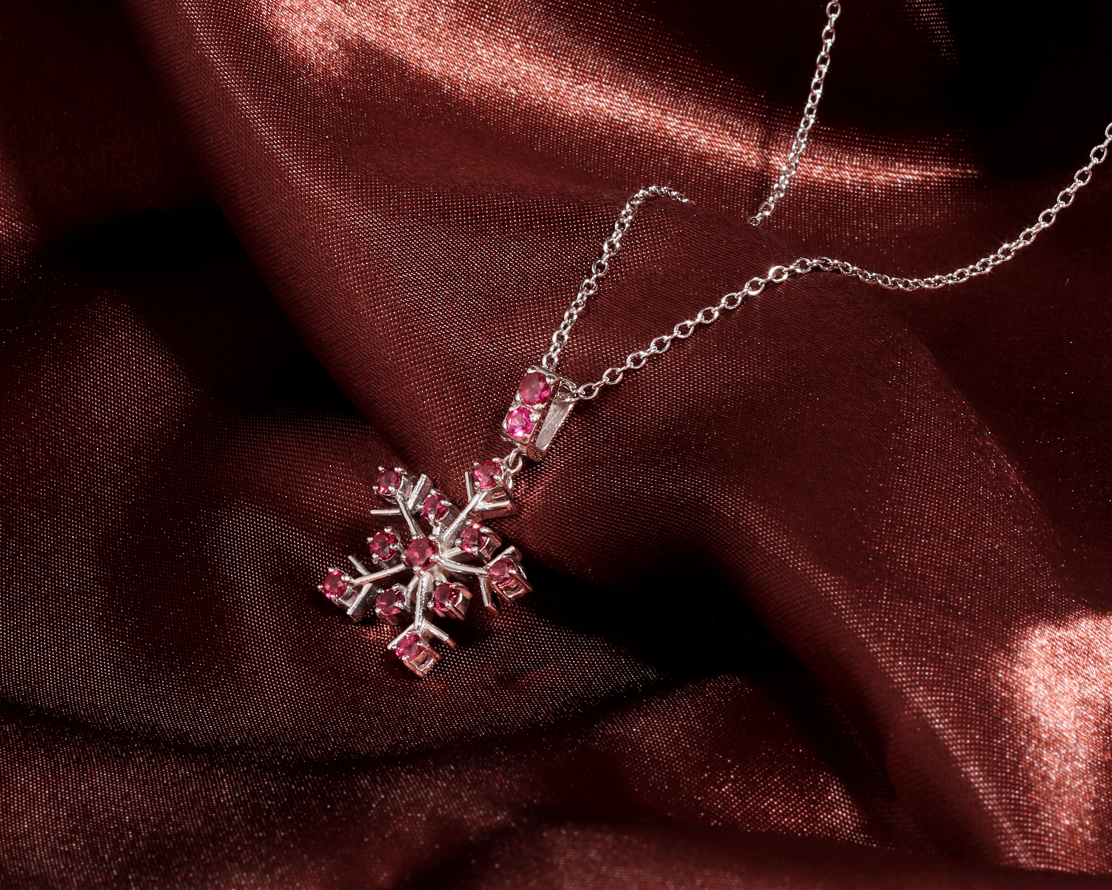 Pink tourmaline snowflake pendant in 925 silver — display view