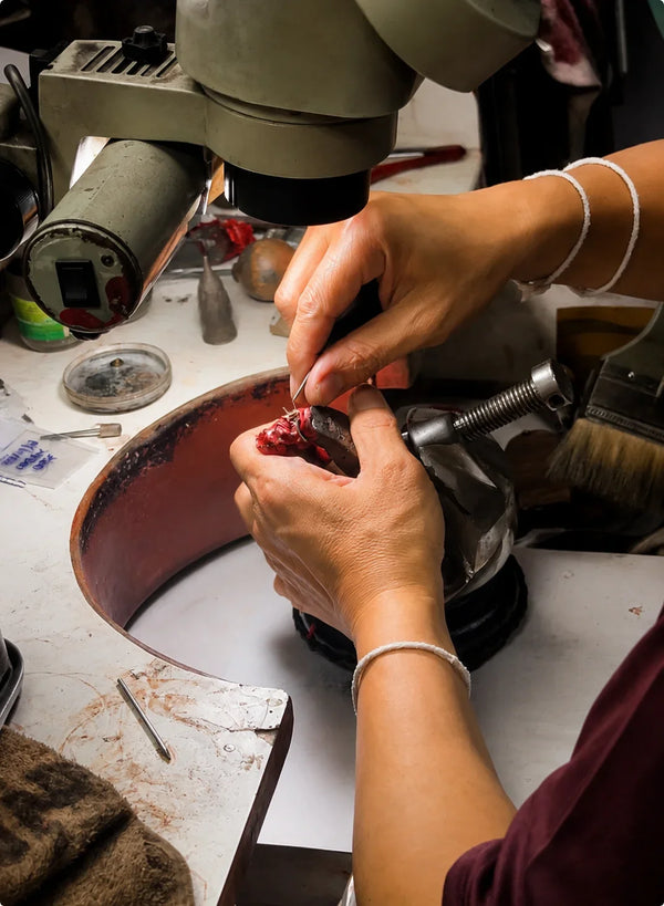 Master jeweler handcrafting wholesale sterling silver jewelry in Thailand