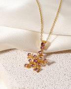 Amethyst snowflake pendant in 18K gold — detail view