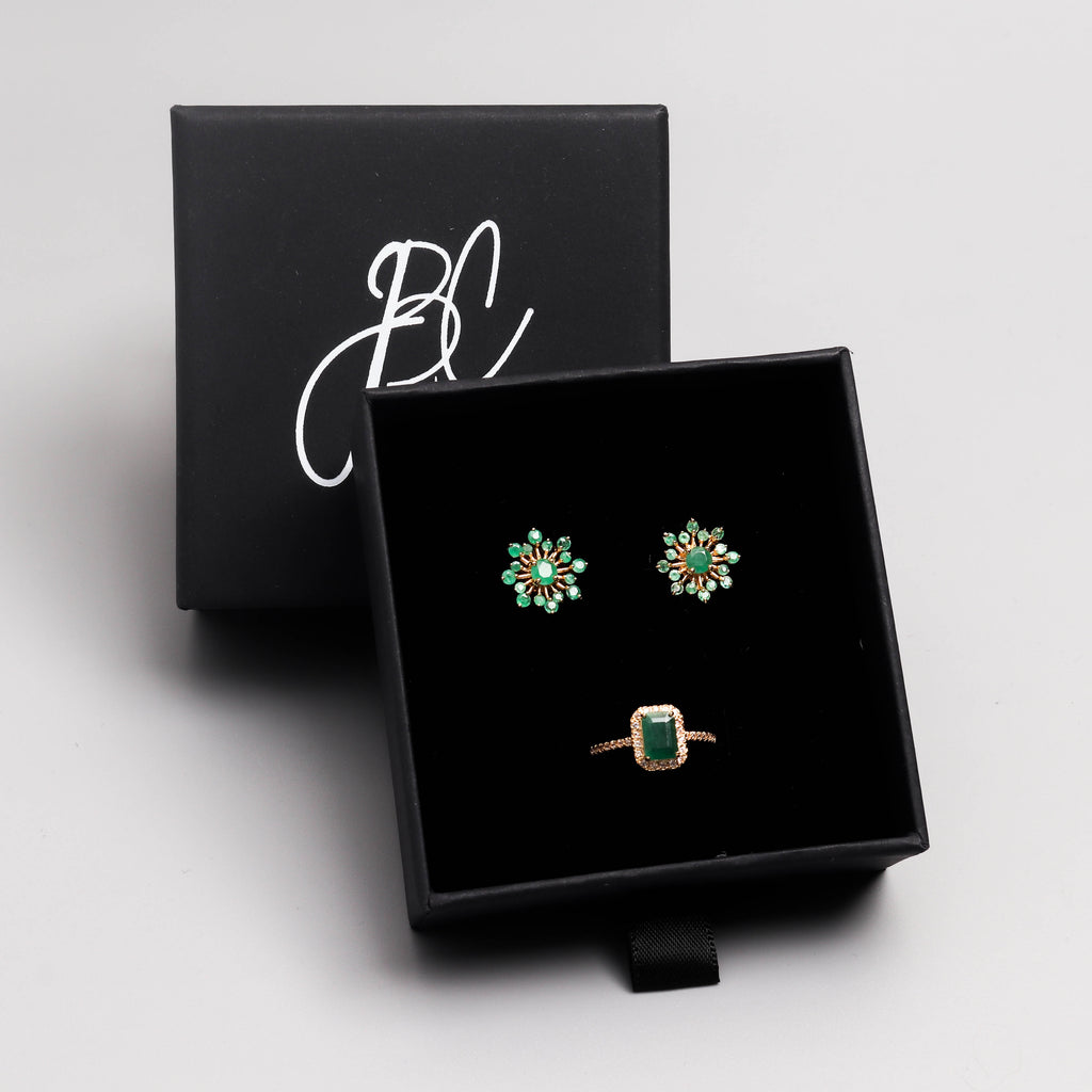 Smaragd Schneeflocken-Ohrstecker in 18K Gold
