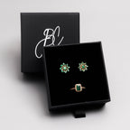 Smaragd Schneeflocken-Ohrstecker in 18K Gold