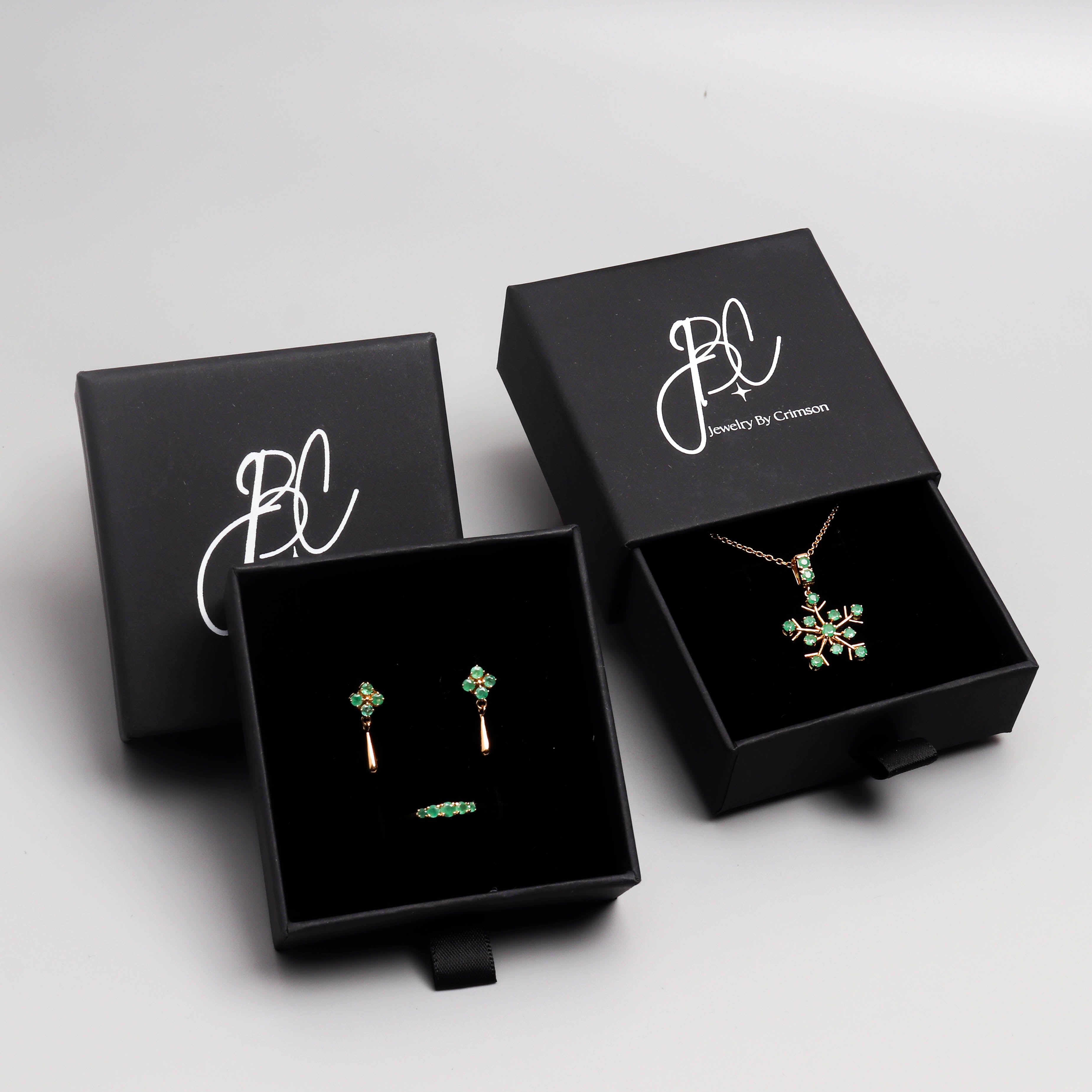 Minimalistische Smaragd-Ohrhänger in 18K Gold