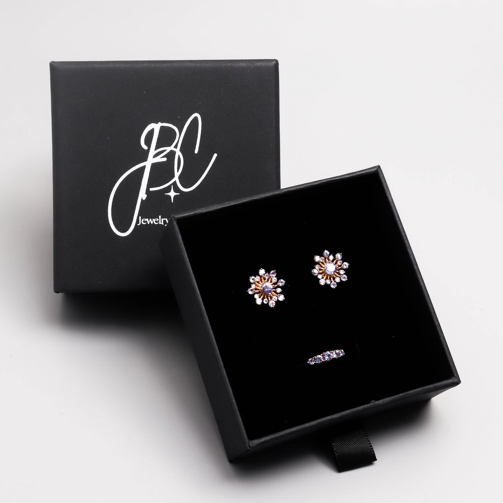 Tanzanite snowflake stud earrings in 18K gold — display view