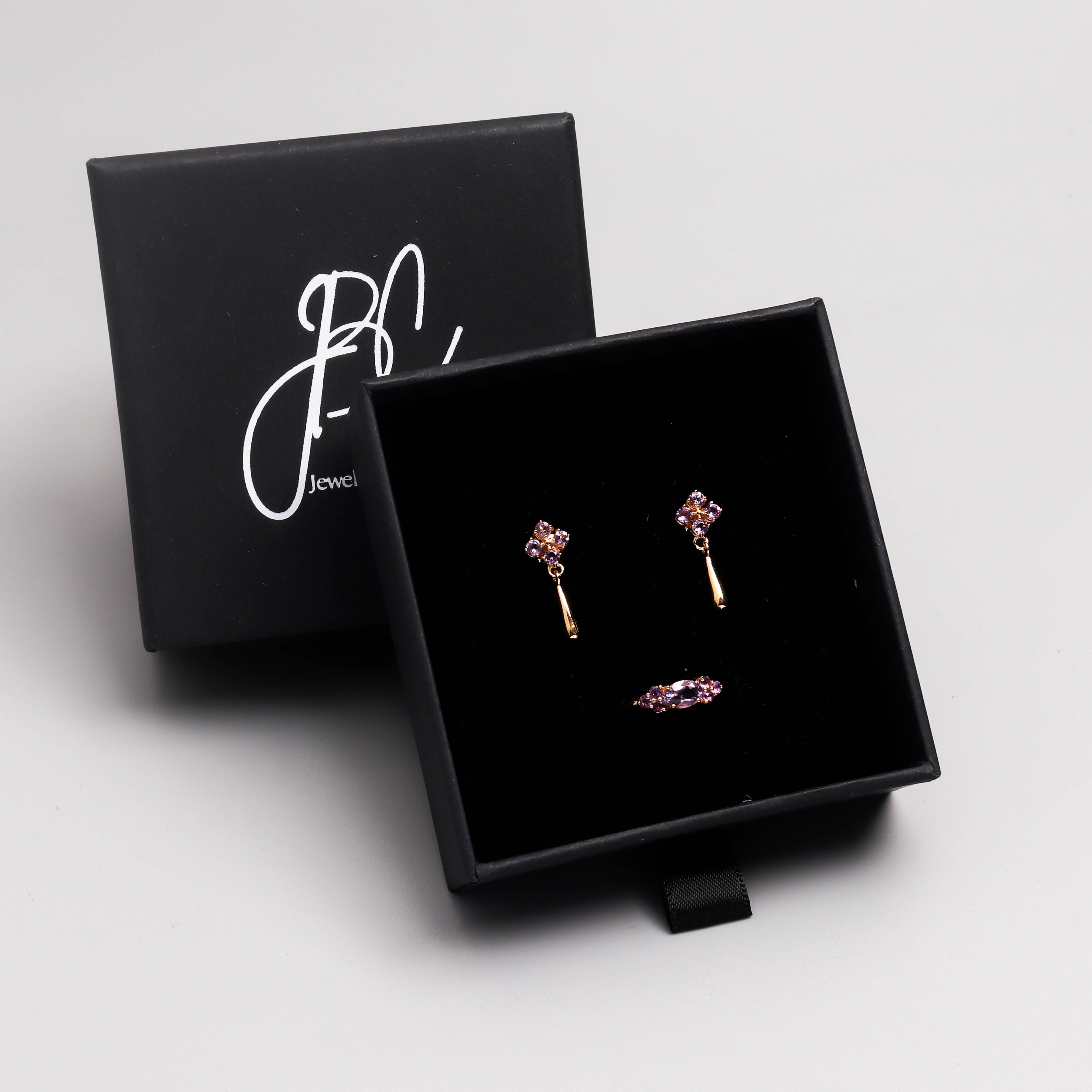 Amethyst-Ohrhänger in 18K Gold