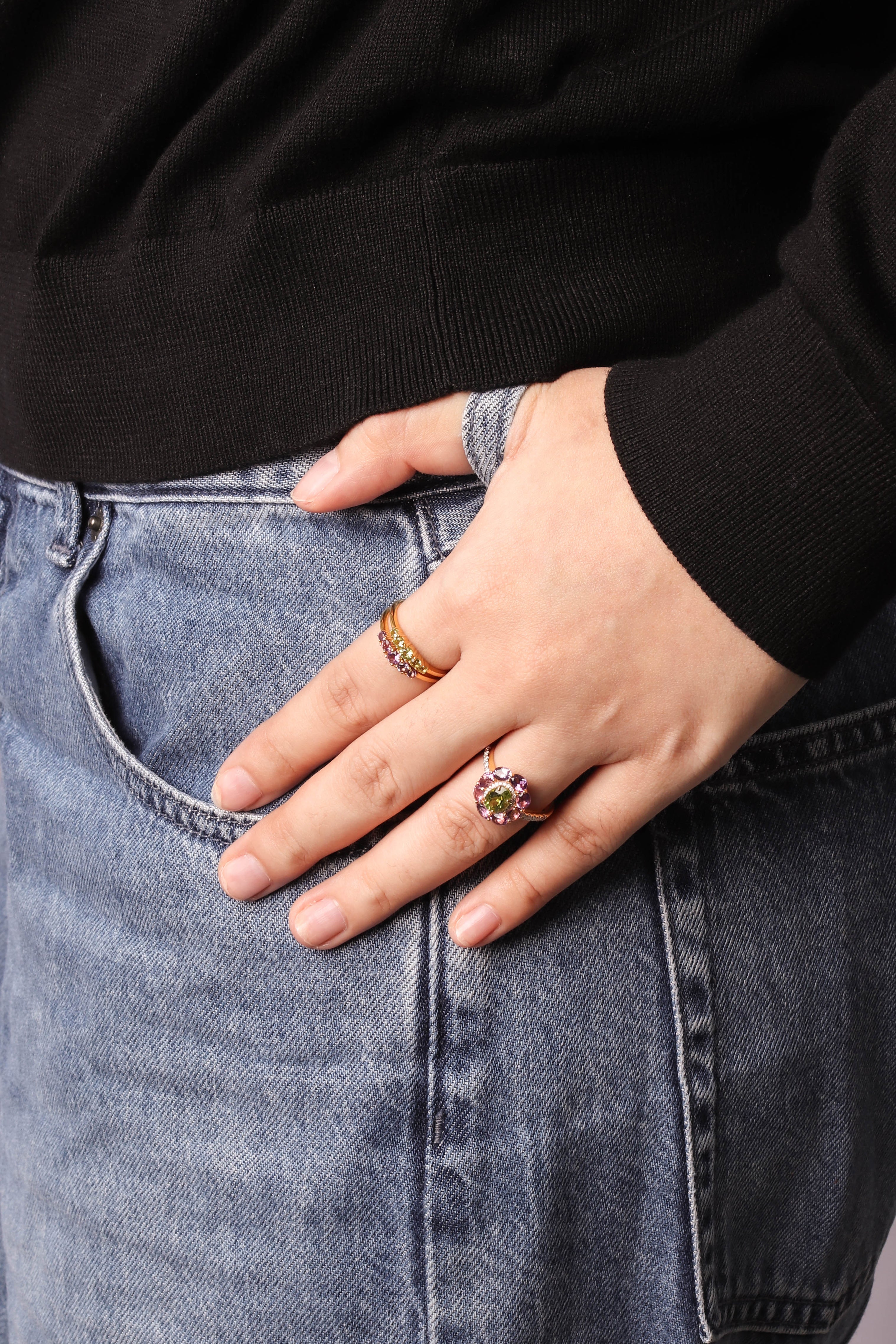 August birthstone peridot stacking ring in 18K gold