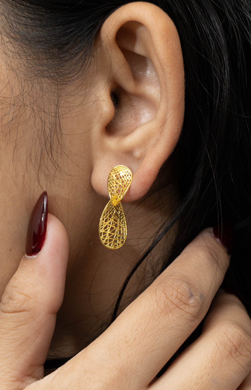 Minimalist gold twist earrings for women