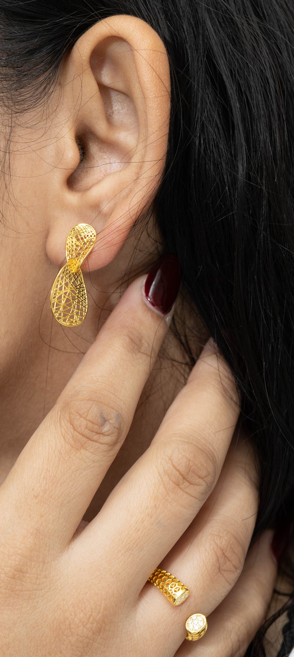 Lightweight openwork gold earrings for everyday wear