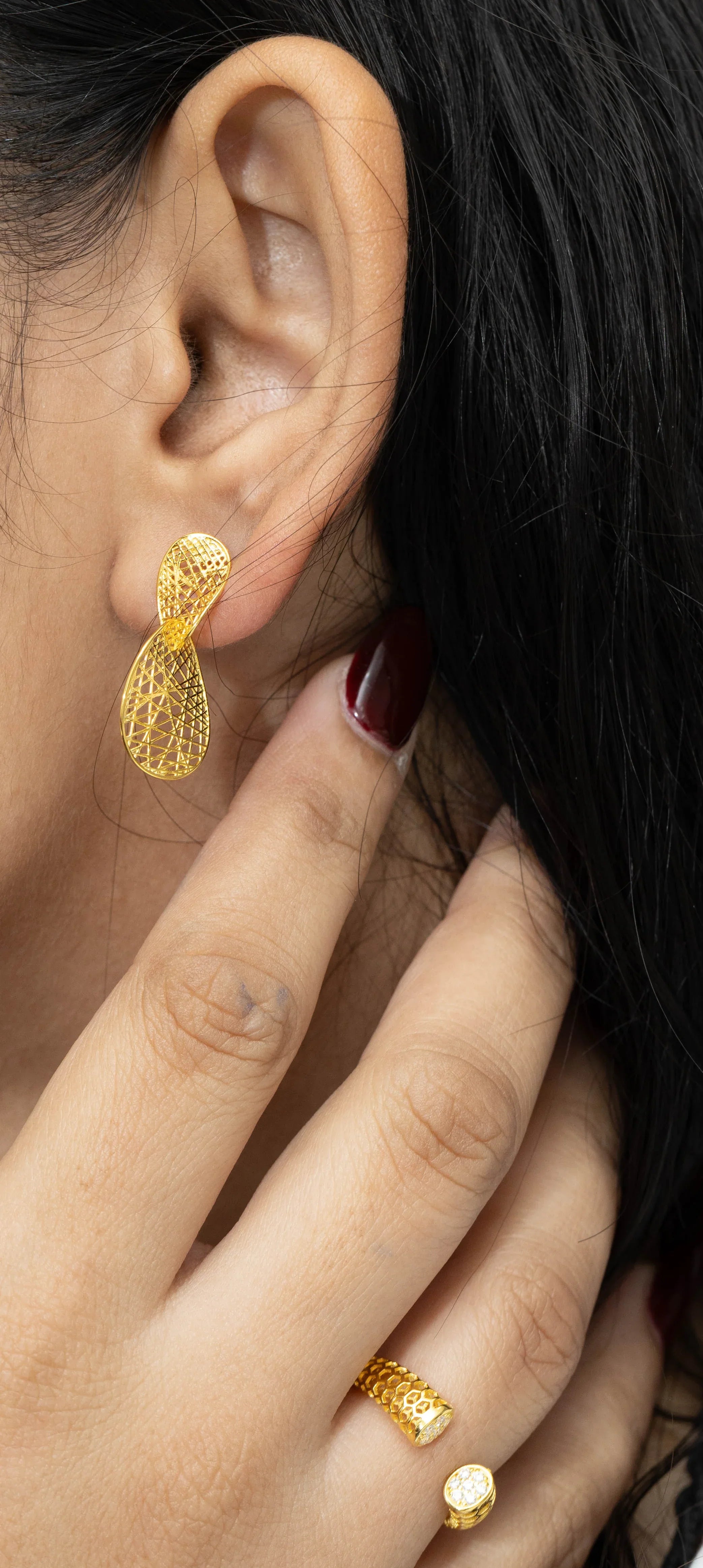 Lightweight openwork gold earrings for everyday wear