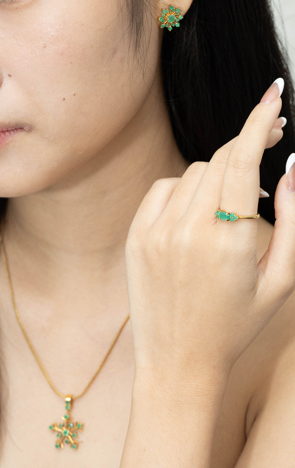 Modern emerald stud earrings for elegant everyday wear