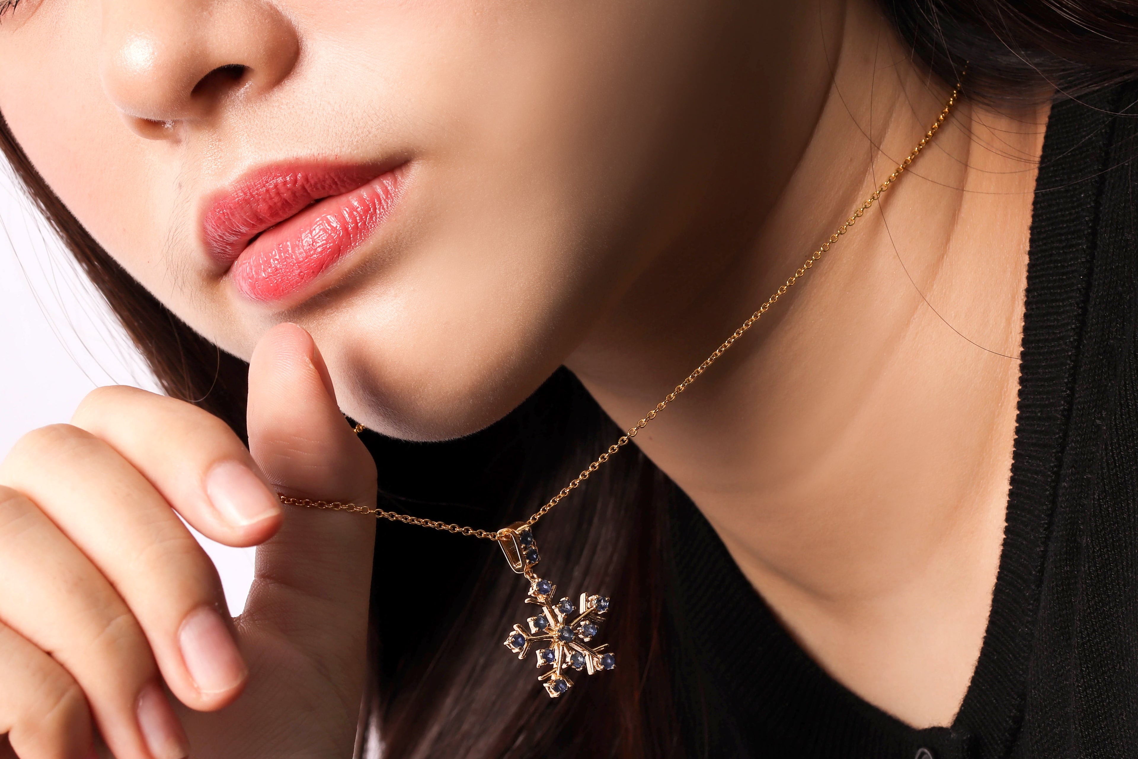 Handmade necklace with sapphire gemstone pendant and polished gold finish