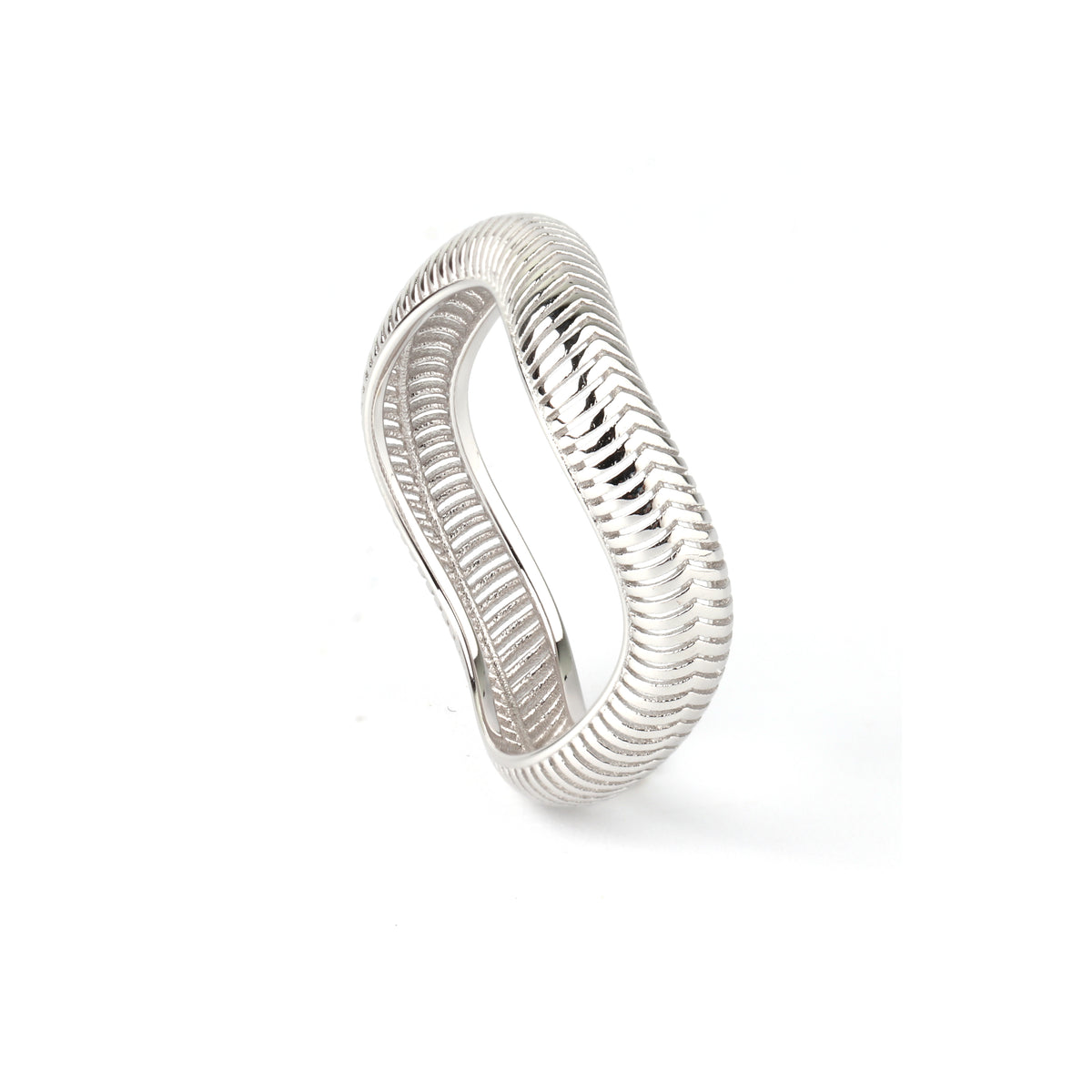 Minimalist sterling silver square cut ring in polished 925 silver – side view