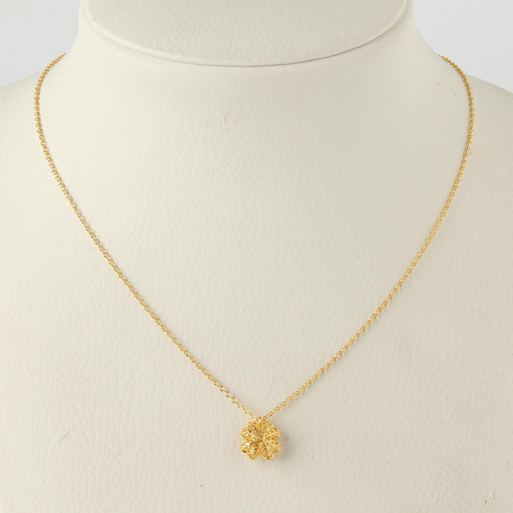 Gold Flower Necklace in 18K Gold-Plated Sterling Silver – Blossom Pendant Necklace
