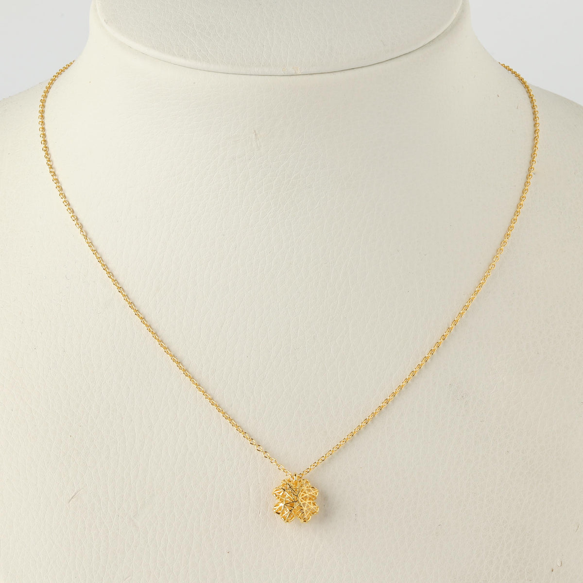 Gold Flower Necklace in 18K Gold-Plated Sterling Silver – Blossom Pendant Necklace