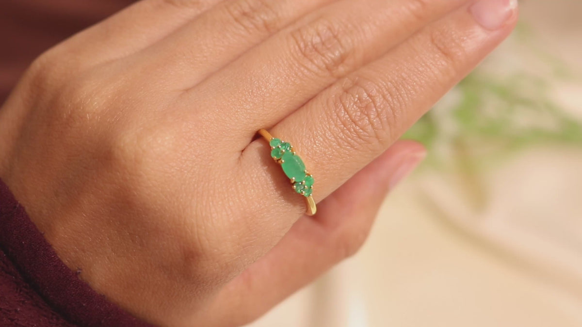 Natürlicher Smaragd-Cluster-Ring in 18K Gold