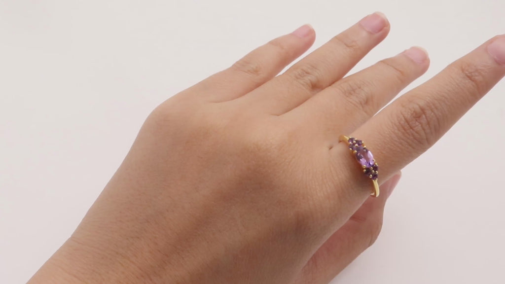 Anillo de Amatista de Siete Piedras en Oro 18K