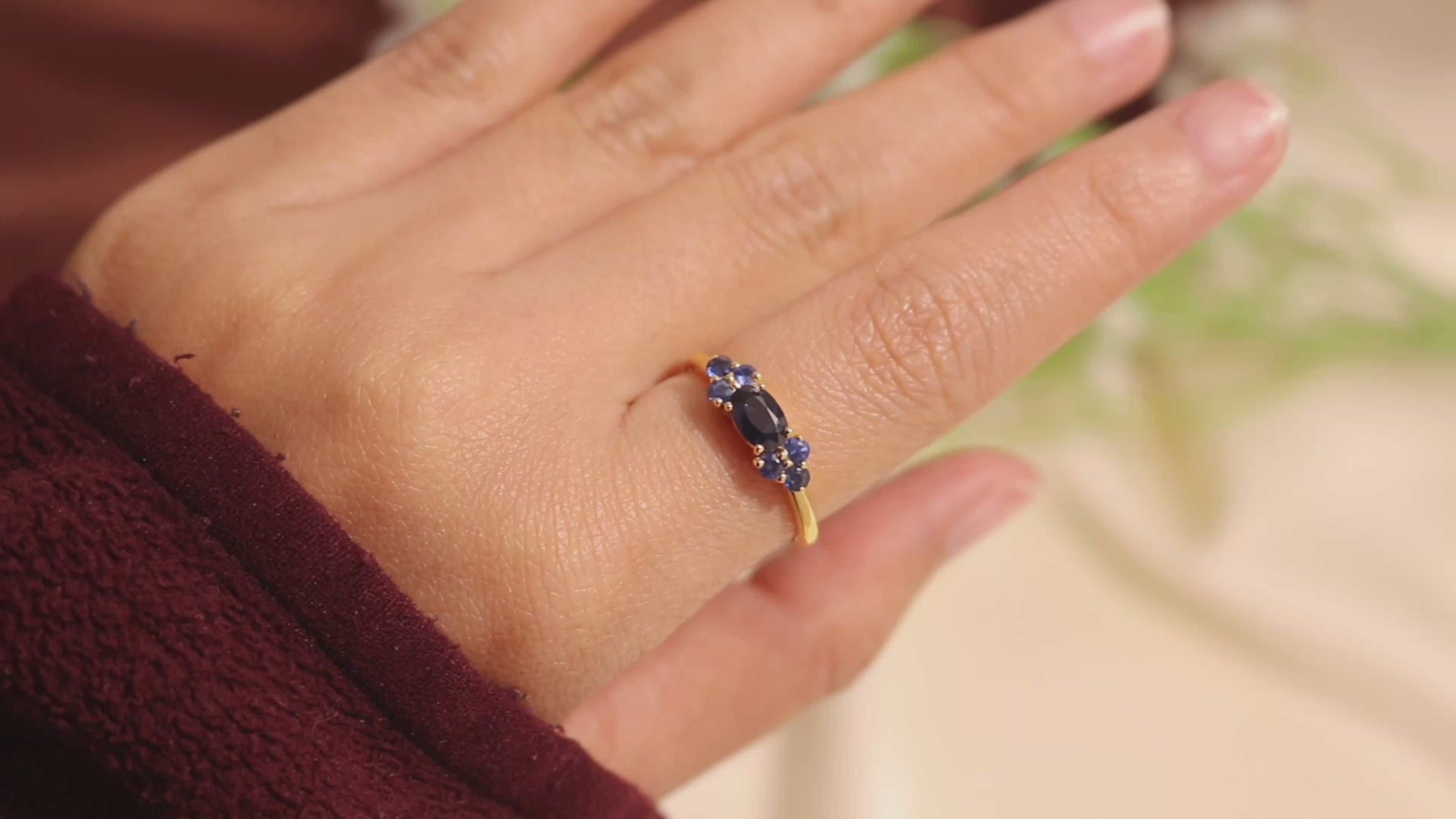 Natural Blue Sapphire Cluster Ring in 18K Gold
