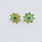Smaragd Schneeflocken-Ohrstecker in 18K Gold