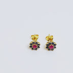Rubin & Blauer Saphir Blüten-Ohrstecker in 18K Gold