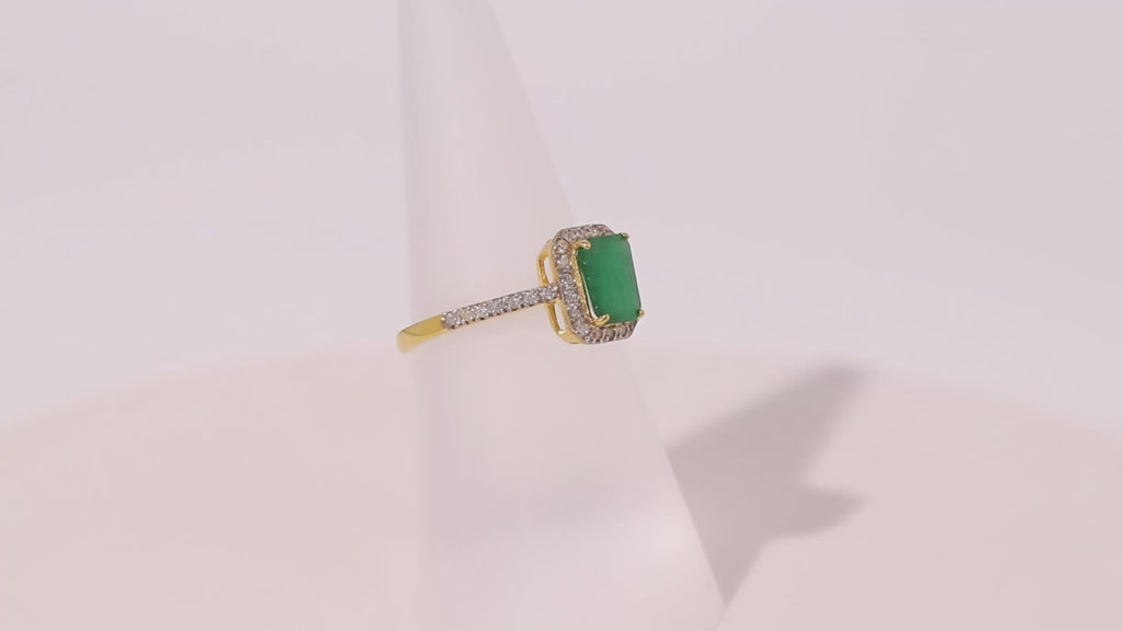 Emerald Cocktail Ring in 18K Gold