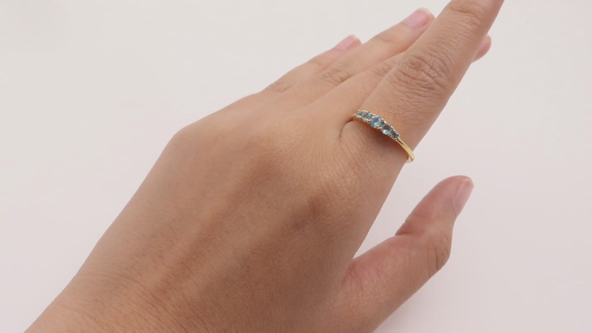 Blue topaz five stone ring in 18K gold — video view